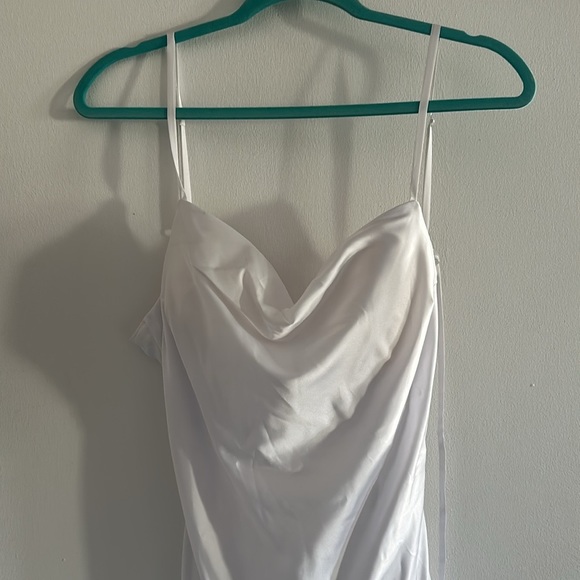 Wedding dress, silk white dress. - Picture 8 of 10